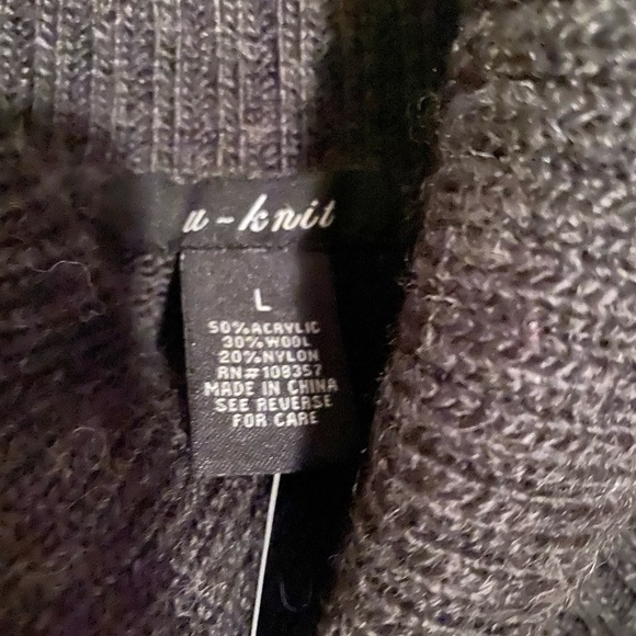 NWT, Large Women’s Turtle Neck Grey and White, short sleeve sweater. - Picture 3 of 5